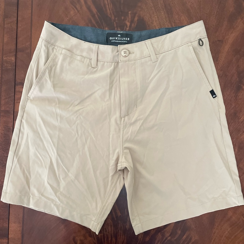 Men’s khaki shorts size 30. New without tag-never worn